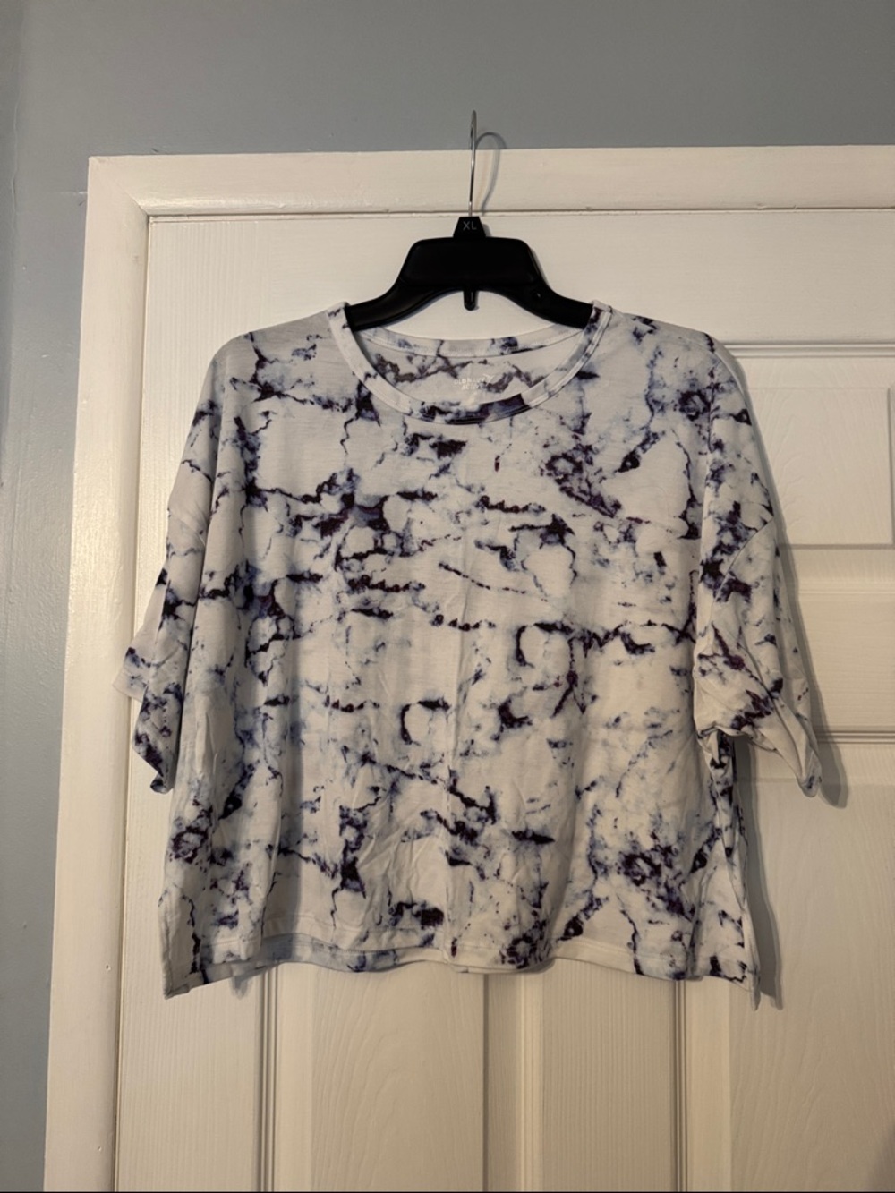 Old Navy Marble Tie-Dye Crop Tee in White and Navy